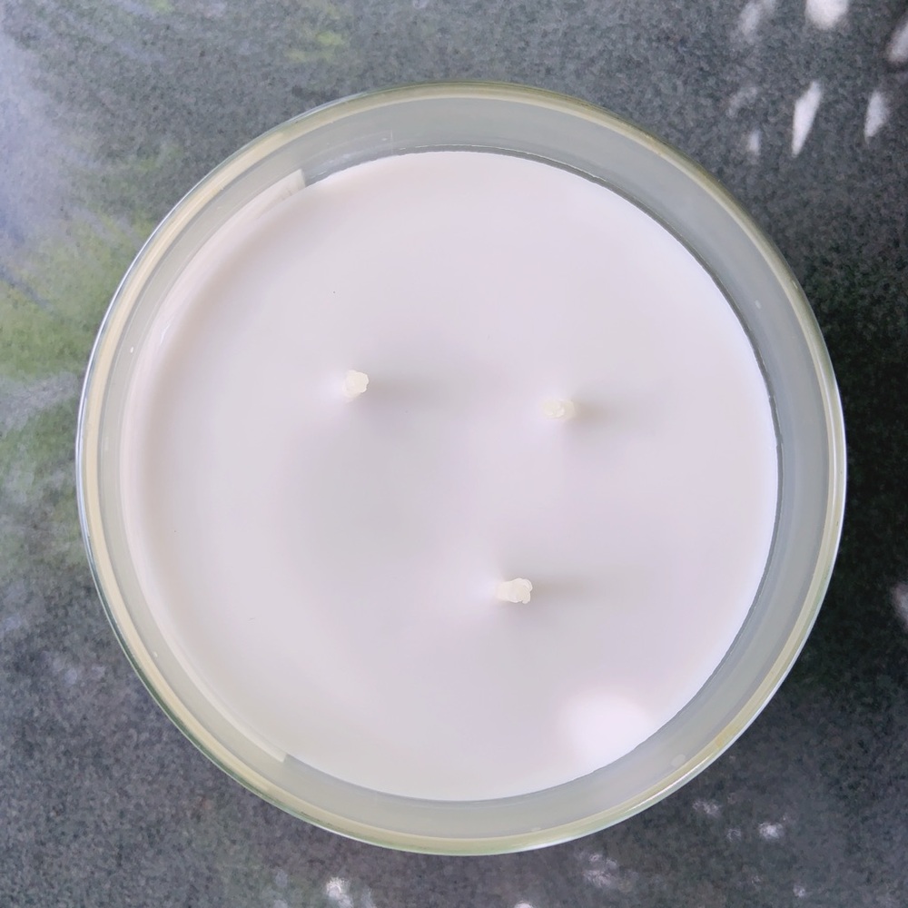 Bath & body Works Winter three-wick Candle - Picture 5 of 6